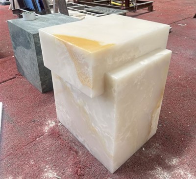 Valge oonüksist külglaud